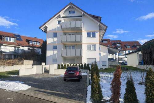 Außenansicht Balkonseite - Gepflegte 3,5-Zimmer-Wohnung mit sonnigem Balkon und schöner Aussicht