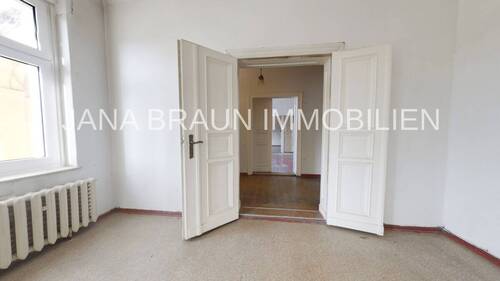 Raum_1,_rechts_vom_Flur,_straßenseitig - 7 Zimmer Mehrfamilienhaus, Wohnhaus zum Kaufen in Biesenthal