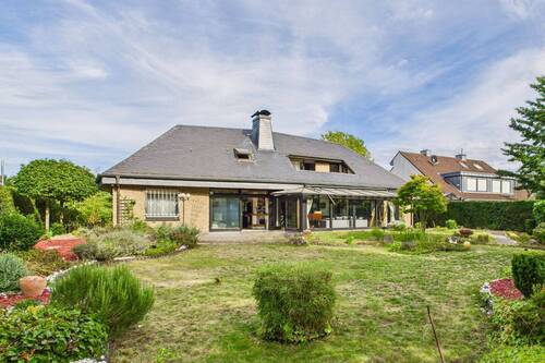 Außenansicht hinten - Exklusives Einfamilienhaus mit Indoor-Pool, Sauna & Wintergarten