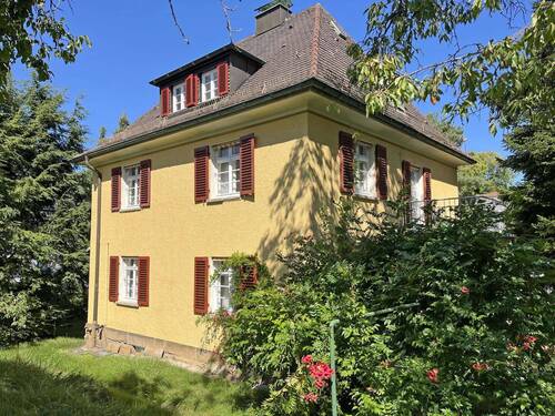 Außen - 7 Zimmer Einfamilienhaus zum Kaufen in Kulmbach