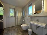 Badezimmer I im Erdgeschoss mit Dusche & Sauna - 