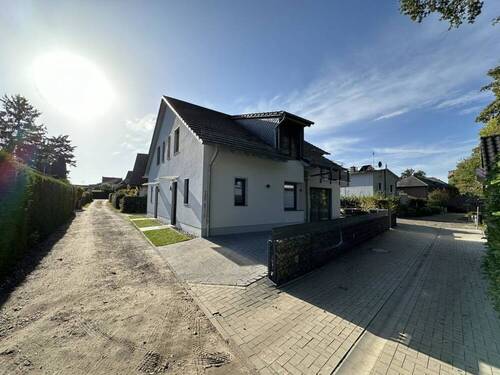 Anliegender Weg & Stellplatz - 