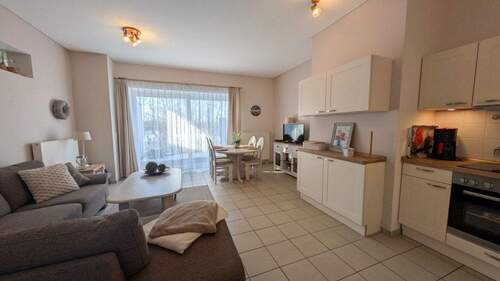 Wohn-/Essbereich mit Zugang zur Terrasse - 