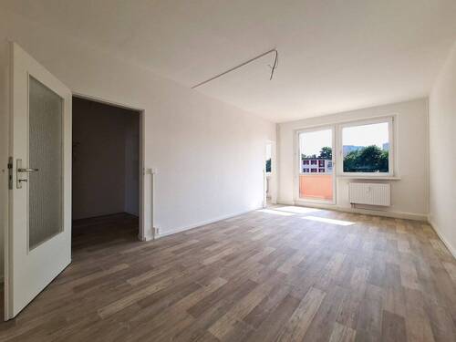 Wohnzimmer (1) - 3 Zimmer Etagenwohnung zur Miete in Freiberg