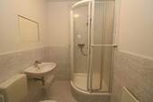 Bad 2 mit Dusche - 
