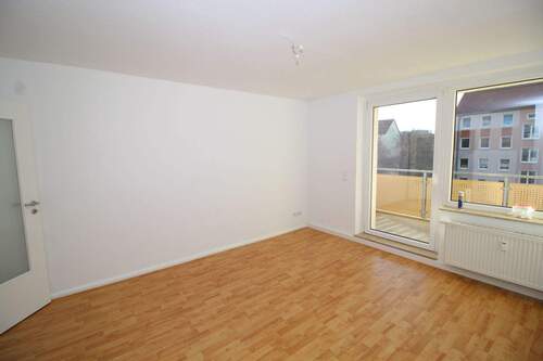 Wohnzimmer - Etagenwohnung mit 59,00 m² in Wilkau-Haßlau zur Miete