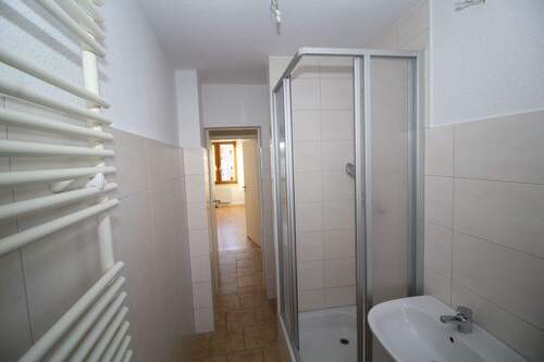 Bad mit Dusche - 