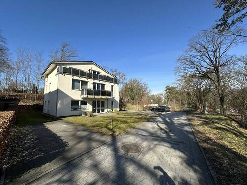 Anliegerstraße (Ende der Sackgasse, daher kein Durchgangsverkehr) - 