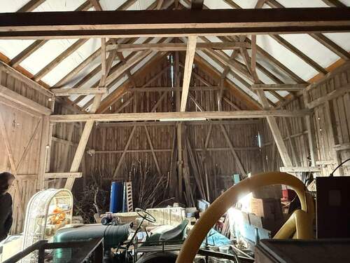 Viel Stauraum in der Scheune (Grundfläche ca. 130 m² ) - 