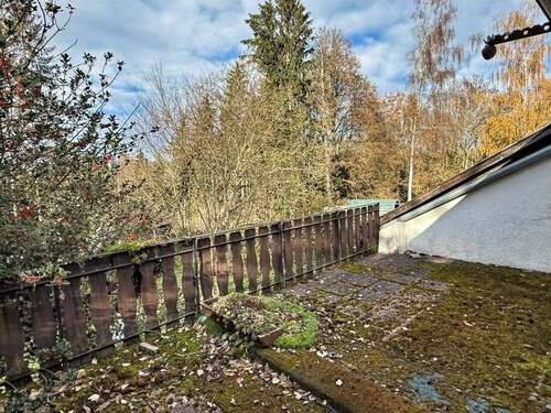 Großzügiger Balkon im OG - 