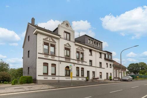 Fassade - Ihr neues Zuhause: Exklusive Terrassenwohnung in Remscheid