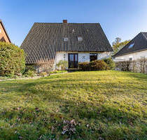 Zweifamilienhaus in Oberneuland, mit Garage und Pool. - Bremen / Oberneuland