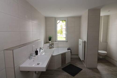 Beispiel Bad - 4 Zimmer Etagenwohnung zur Miete in Freiberg