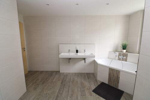 Beispiel Bad - 4 Zimmer Etagenwohnung in Freiberg