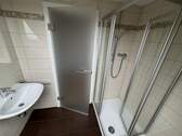 Badezimmer mit Dusche - 