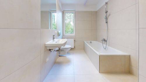 Badezimmer zum Hof - 