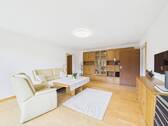 Wohnzimmer - 3 Zimmer Etagenwohnung zum Kaufen in Würzburg