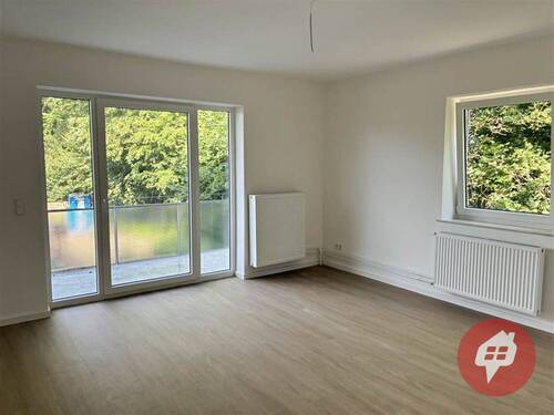Wohnzimmer - Erstbezug nach Sanierung - gut aufgeteilte 3-Zimmer Wohnung