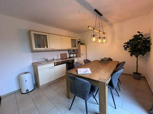 Erdgeschosswohnung - Küchen- und Essbereich mit Terrassenzugang - 