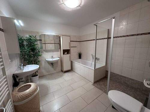 Erdgeschosswohnung - Badezimmer - 