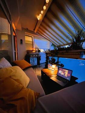 Balkonflair bei Dämmerung - 