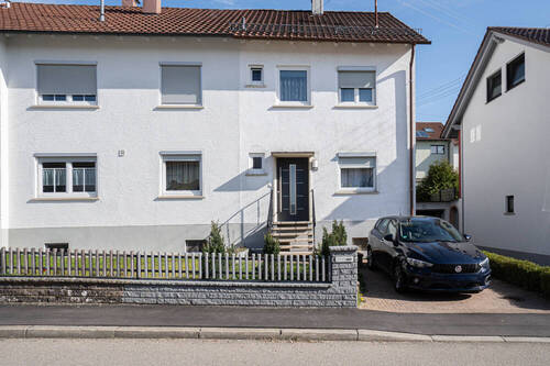 Hausansicht - Dieses gemütliches Reihenendhaus such Sie als neuen Eigentümer!