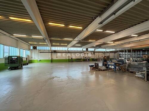 Innenansicht Halle - ca. 615 m² ebenerdige Lager-Produktionsfläche mit Büro