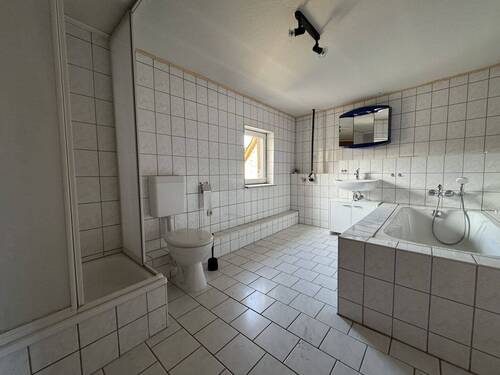Badezimmer im 1. Obergeschoss - 