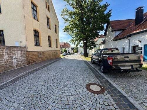 Straße - Mehrfamilienhaus, Wohnhaus mit 220,00 m² in Am Ettersberg zum Kaufen