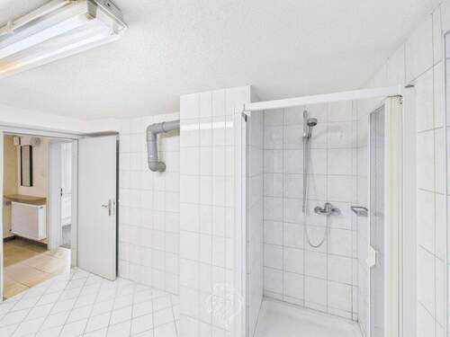 Badezimmer EG - Einfamilienhaus mit 177,00 m&sup2; in Rottendorf zum Kaufen