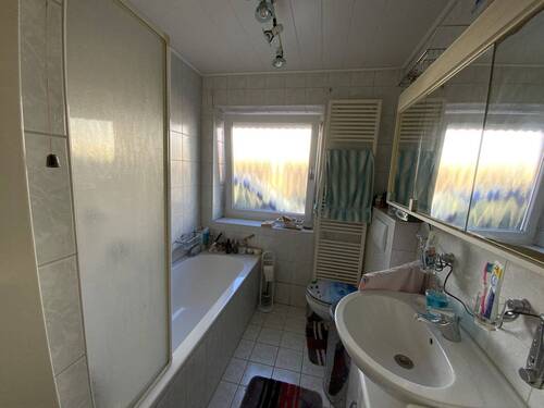 Badezimmer (Wohnung EG) - 