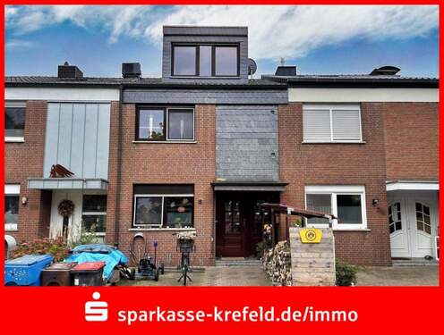 Front - Saniertes Reihenhaus mit Sauna, Pool und Garage