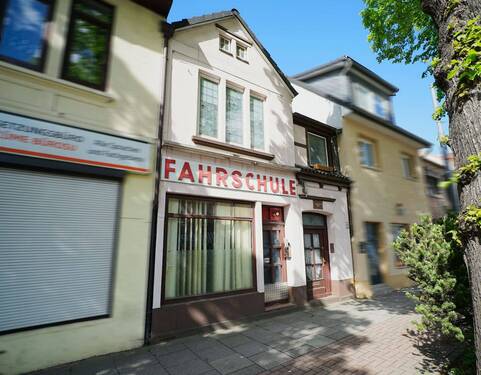 Frontansicht - 5 Zimmer Reihenmittelhaus zum Kaufen in Bremen