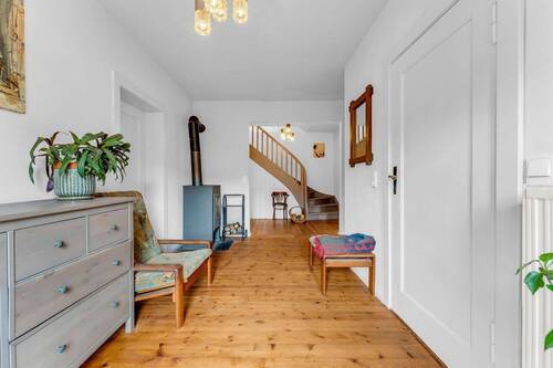 Eingangsbereich + Flur - 