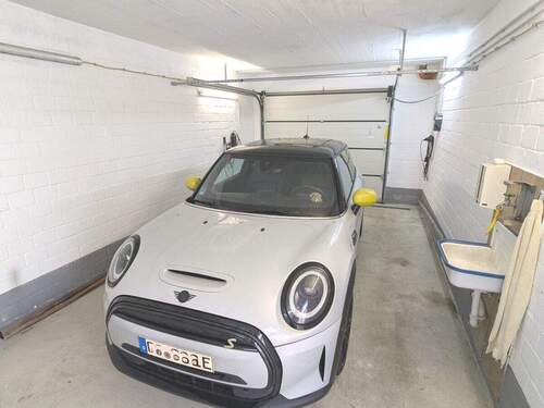 Garage mit Strom- und Wasseranschluss - 