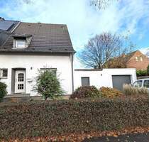 Klein, aber mein: Modernisiertes Einfamilienhaus mit Garten und Garage in Grevenbroich