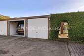 Garage und Garteneingang - 