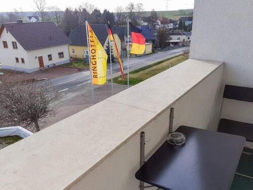 Blick zum Haupteingang - 