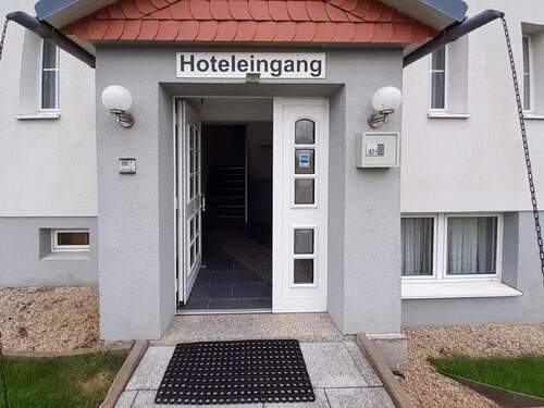 Hoteleingang Gartenseite (1) - 