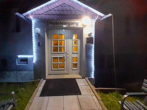 Hoteleingang Gartenseite (2) - 