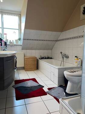 Badezimmer Tageslichtbad Dachgeschoss - Doppelhaushälfte mit 100,00 m² in Schwerin zum Kaufen