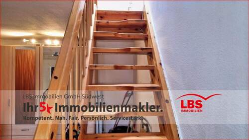 Treppe zur Galerie - 