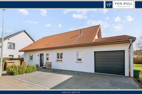 Vorderansicht - Gepflegter Bungalow mit tollem Grundstück in ruhiger Lage!