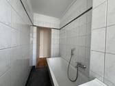 Wannenbad Blick - 3 Zimmer Etagenwohnung zur Miete in Chemnitz