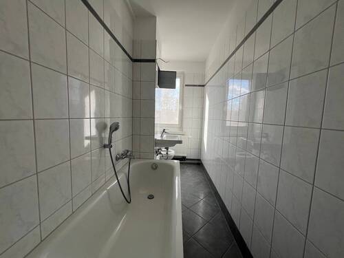 Wannenbad mit Fenster - 