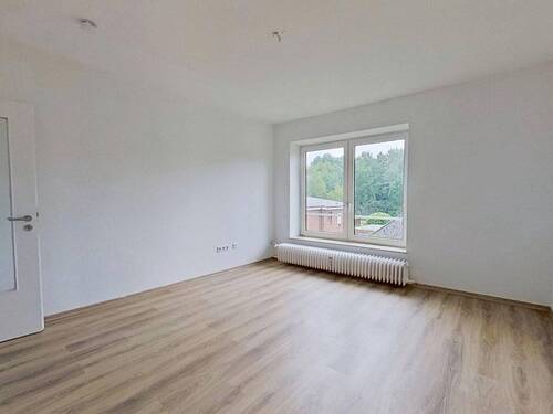 Ansicht I: Wohn- und Esszimmer - Erstbezug nach Sanierung: Helle 3-Zimmer-Wohnung mit EBK und WANNENBAD