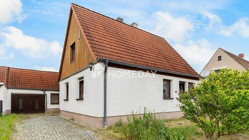 Außenansicht 1 - Freistehendes EFH mit Garten, Garage & Nebengebäude auf 640?m² Erbbaugrundstück in Zwenkau