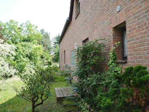 Seitenansicht - 8 Zimmer Einfamilienhaus in Gifhorn