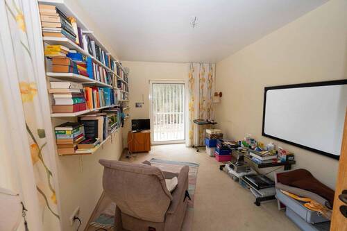 Schlafzimmer 2 / Büro - 