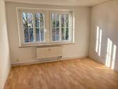 Schlafzimmer - 3 Zimmer Etagenwohnung zur Miete in Dessau-Roßlau